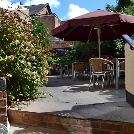 Cromwell'S Inn-2