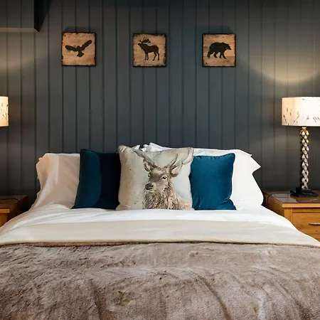 Coach House B & B-3
