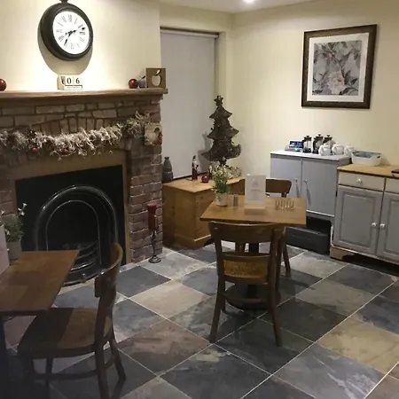 Deri-Down Guest House-3