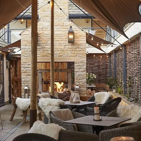The Crown Of Crucis Country Inn And Hotel-3