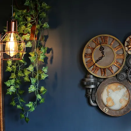 The Fox And Hounds-2