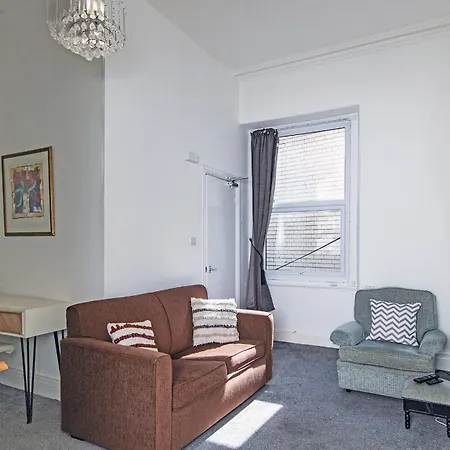 Montague House Apartments-3