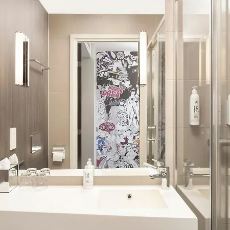Moxy London Heathrow Airport-2