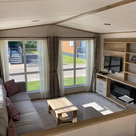 Rejuven8 Rentals - Kingfisher Caravan Park - Ingoldmells-3