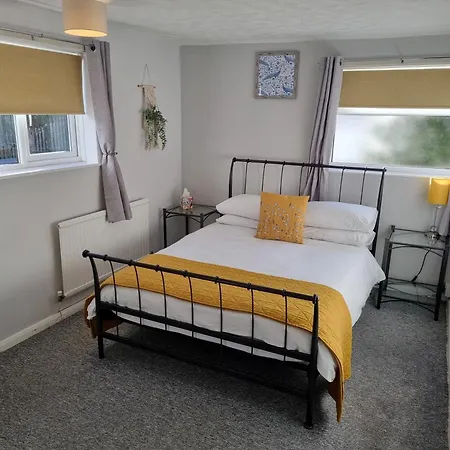 Little Park Holiday Homes Self Catering Cottages 1 & 2 Bedrooms Available Close To Tutbury Castle-3