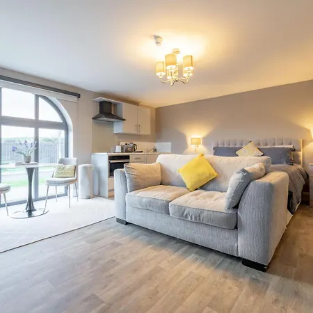 Homestead Hillsborough By Travel Lets Short Term Rental Agency Hillsborough Featuring Apartments, Deluxe Double Suites & Triple Ensuite Rooms-3