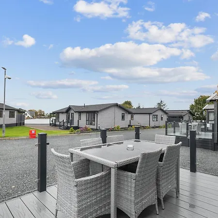 Arranview Lochside Pods & Lodges All With Private Hot-Tubs-3