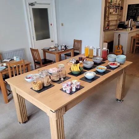Glascoed Guest House-3