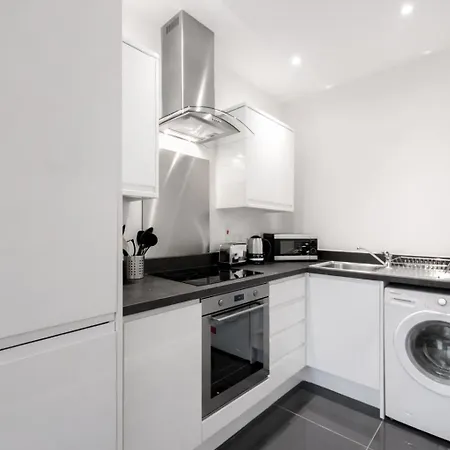 Roomspace Serviced Apartments - Nouvelle House-2