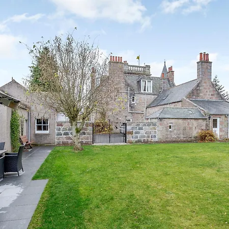 Craigendarroch House-3