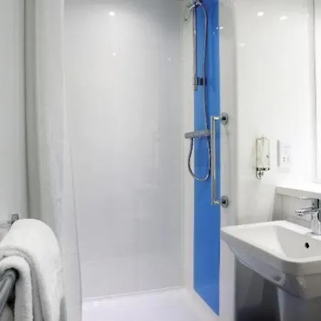 Travelodge Cardiff M4-2