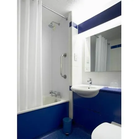 Travelodge Birmingham Central Broadway Plaza-3
