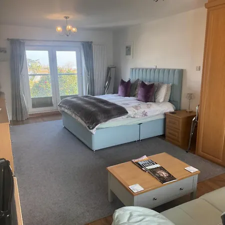 Downsfield Bed And Breakfast-2