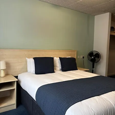 Sandown Park Lodge-3
