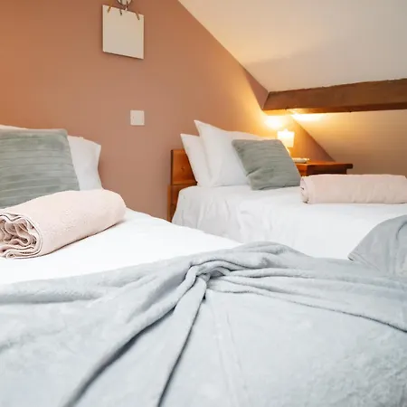 Vale Farm Cottages-3