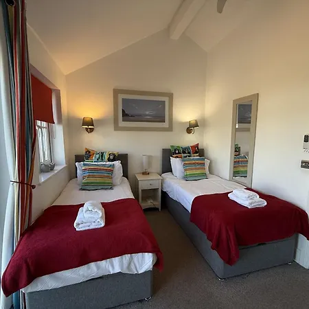 Luna Azul At The Bay Filey, Sleeps Up To 8, And 2 Dogs Stay For Free!-2