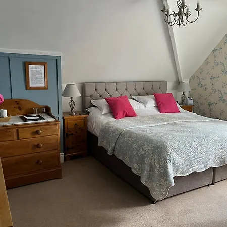Overdale Guesthouse And Free Parking-2
