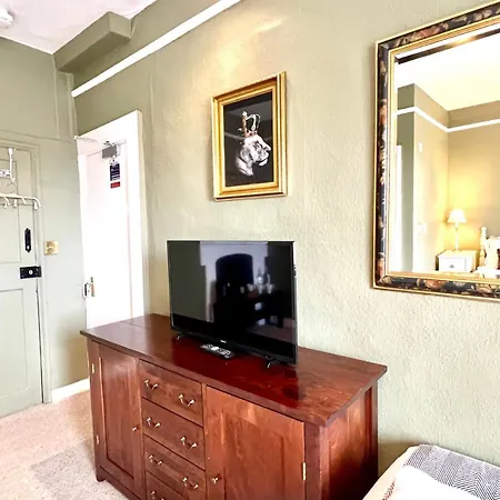 Colthrop Manor B&B-2