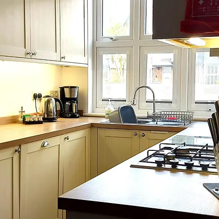 Meadow View Apartments Are 2 And 3 Bedroomed With Private Parking-2