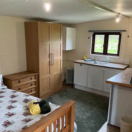 Vigo Retreat Cabin 3-3