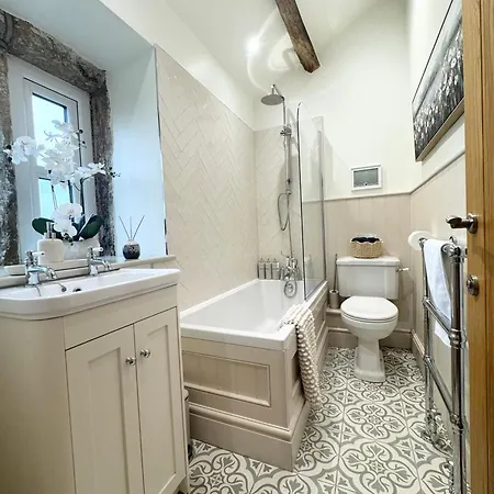 Bents Holiday Cottage, Views & Parking For Two Cars-3