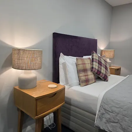 Darlington Arms By The Airport - Free Parking - Bar & Food-3