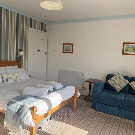 Holly Trees Guest Accommodation-2