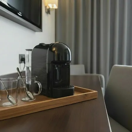 Ramada By Wyndham Cobham-2