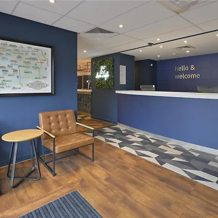 Travelodge Swindon Central-3