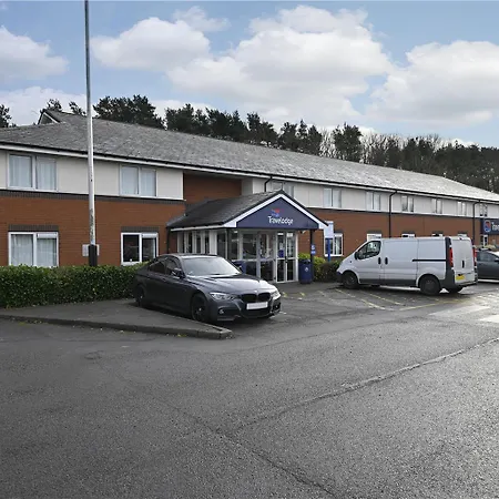 Travelodge Wakefield Woolley Edge M1 Northbound-2