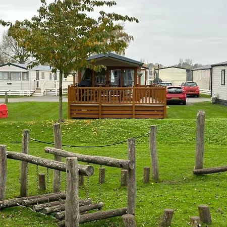 The Luxury Break Sleeps 6 At Kingfisher Court South Facing-2