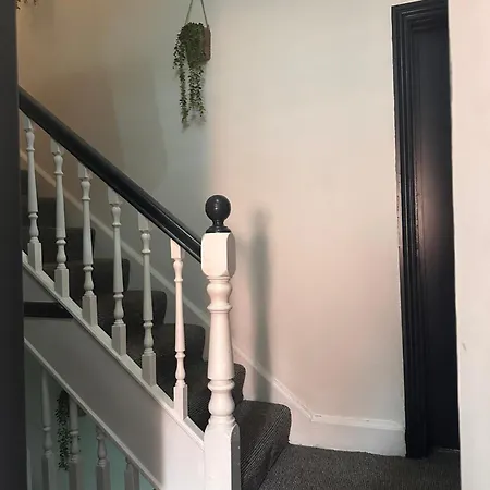 Budget Rooms Lincoln City Centre , Fast Wifi & Self Check In-3