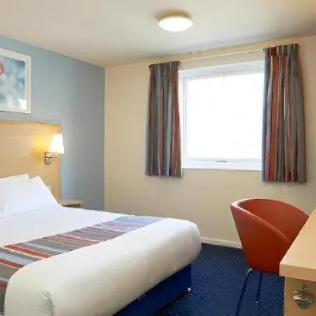 Travelodge Cardiff Central-3