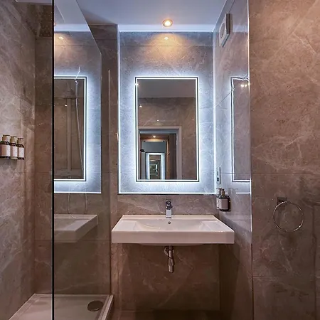 De Vere Cotswold Water Park-3