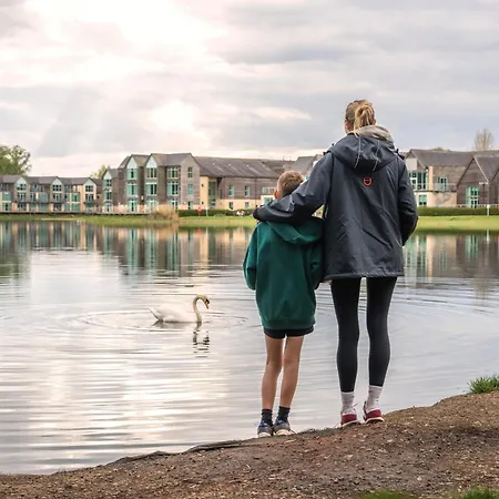 De Vere Cotswold Water Park Apartments-3
