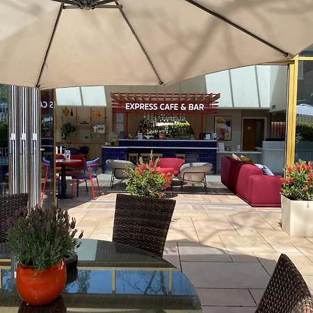 Holiday Inn Express Windsor By Ihg-3