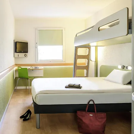 Ibis Budget Newport-3