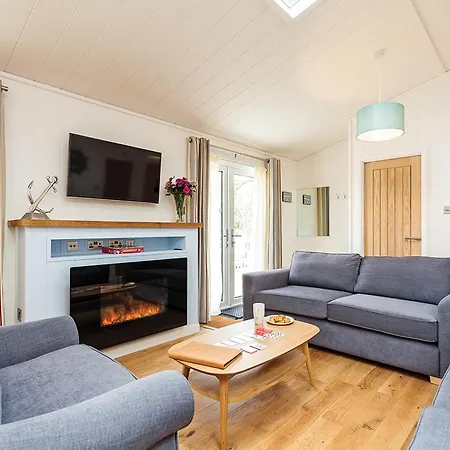 Woodside Bay Lodge Retreat-3
