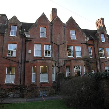 Canterbury Hotel Cottages And Apartment'S-2