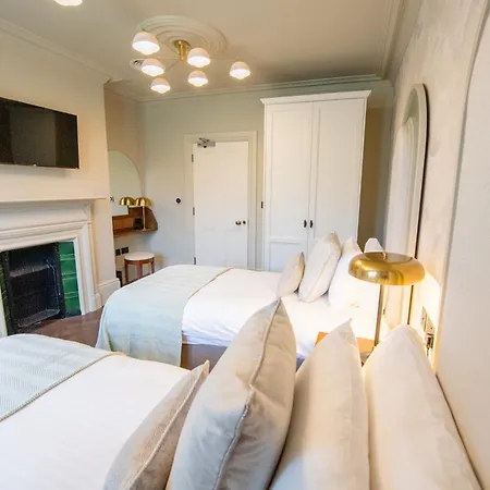 The Carre Arms Hotel & Restaurant-3