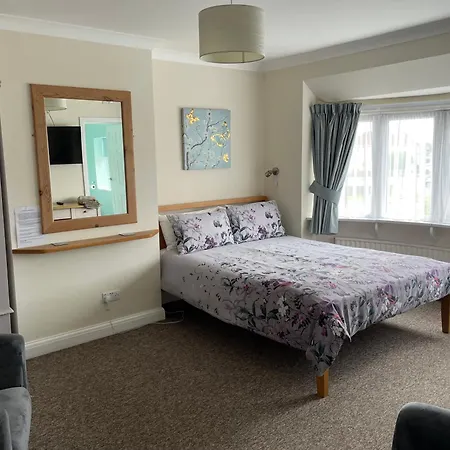 Fernlea Guest House-3