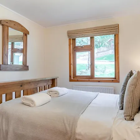 Charlesworth Lodges-2