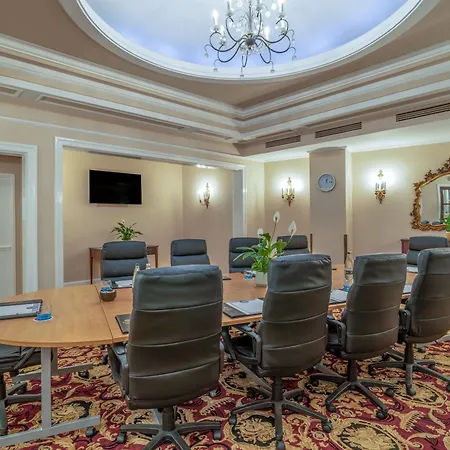 Royal Hotel-2
