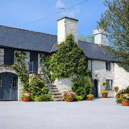 Dolgun Uchaf Historic B&B And Cottages With Boutique Bedrooms In The Heart Of Snowdonia-3