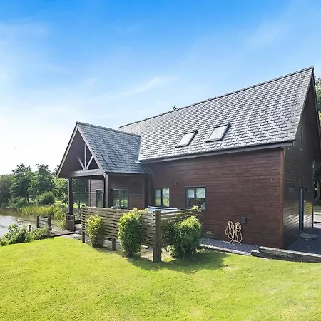 Anglesey Lakeside Lodges-2