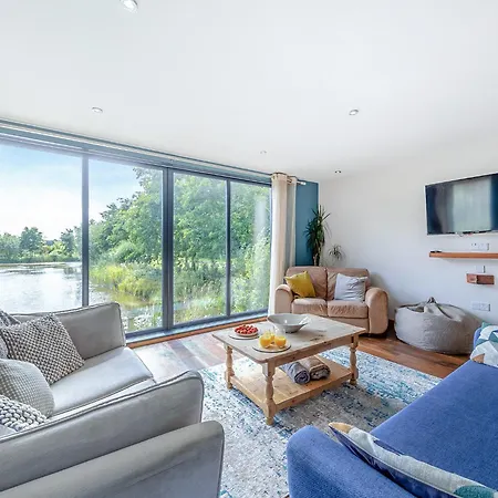 Anglesey Lakeside Lodges-3