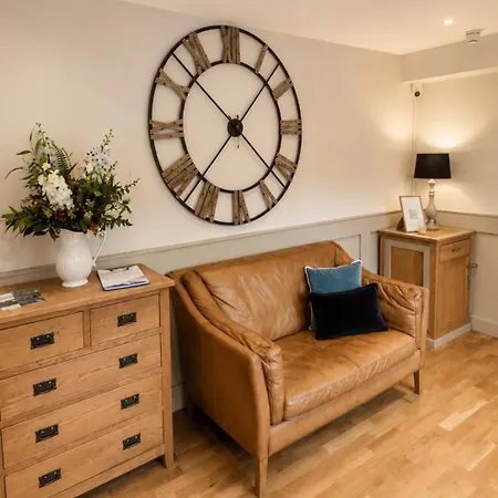 The Lodge At Broadway-2