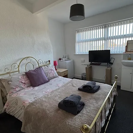 Carlton House Guesthouse-2