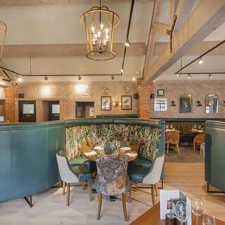 The George Hotel, Amesbury, Wiltshire - The Coaching Inn Group-3