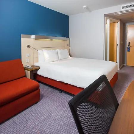 Holiday Inn Express Swindon City Centre By Ihg-2
